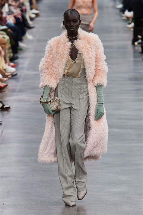 fendi fall winter 2021/2022|Vogue’s best looks from the Fendi fall/winter 2022 show.